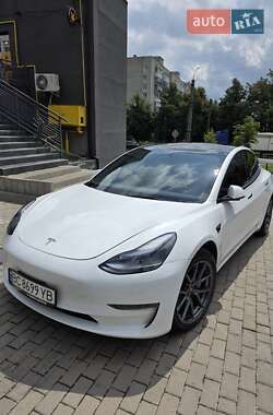 Седан Tesla Model 3 2022 в 