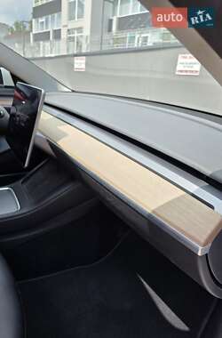 Седан Tesla Model 3 2022 в 