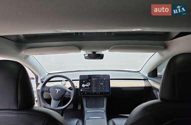 Седан Tesla Model 3 2022 в 
