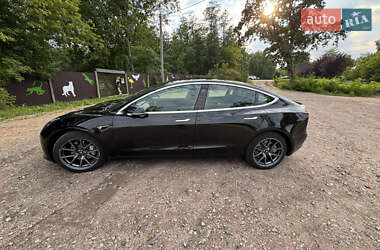 Седан Tesla Model 3 2020 в 