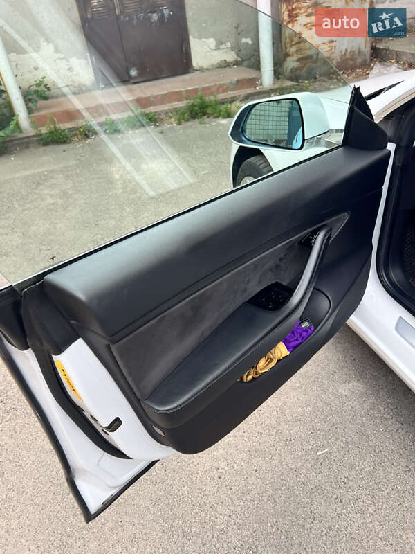 Седан Tesla Model 3 2019 в Одессе