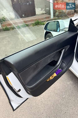 Седан Tesla Model 3 2019 в 