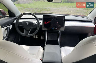 Седан Tesla Model 3 2019 в Львове