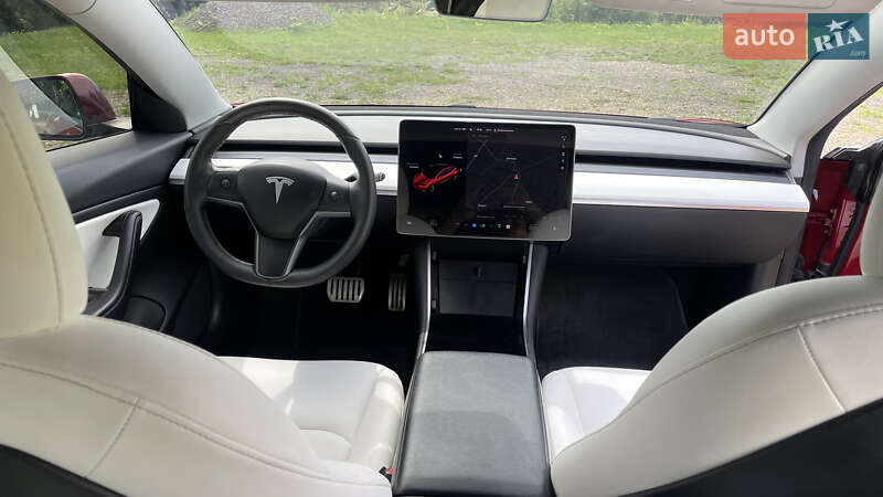 Седан Tesla Model 3 2019 в Львові