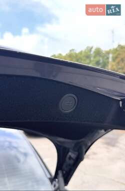 Седан Tesla Model 3 2024 в 
