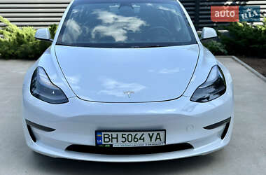 Седан Tesla Model 3 2022 в 