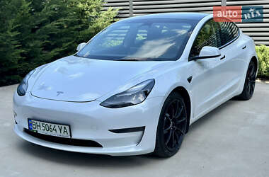 Седан Tesla Model 3 2022 в 