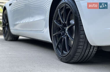 Седан Tesla Model 3 2022 в 