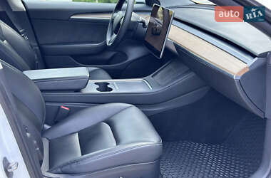 Седан Tesla Model 3 2022 в 