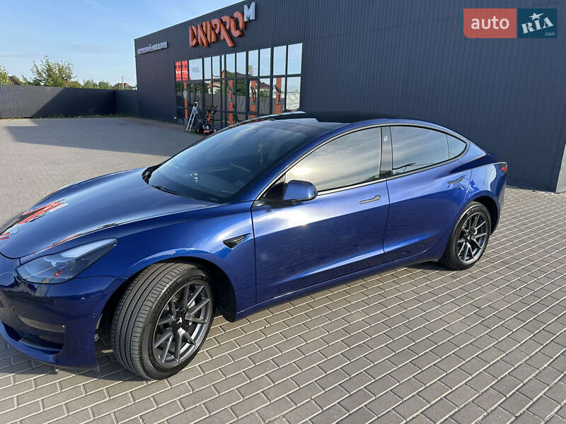 Седан Tesla Model 3 2021 в 