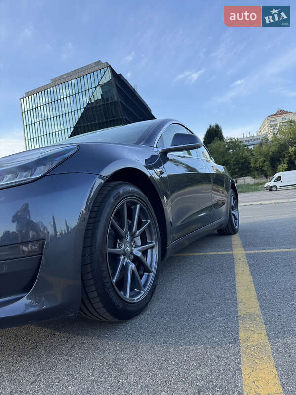 Седан Tesla Model 3 2018 в Киеве