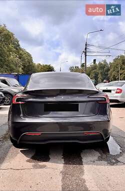 Седан Tesla Model 3 2024 в 