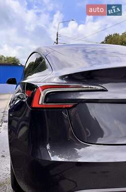 Седан Tesla Model 3 2024 в 
