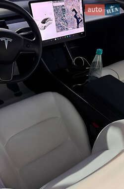 Седан Tesla Model 3 2019 в Киеве