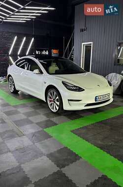 Седан Tesla Model 3 2019 в Киеве