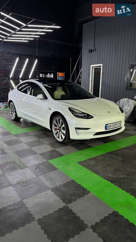 Седан Tesla Model 3 2019 в Києві