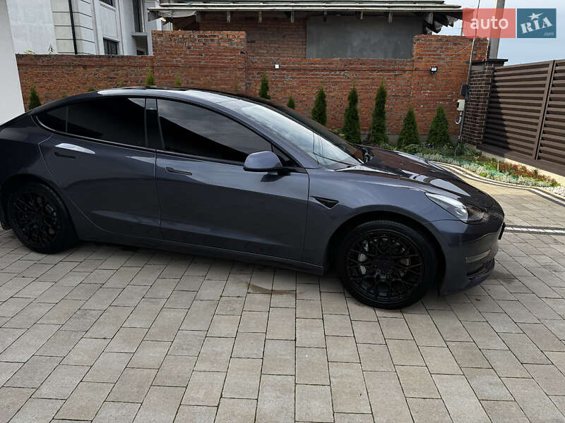 Седан Tesla Model 3 2022 в Луцке