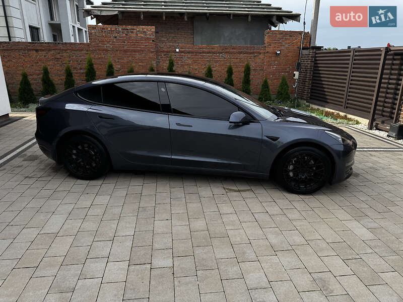 Седан Tesla Model 3 2022 в Луцке