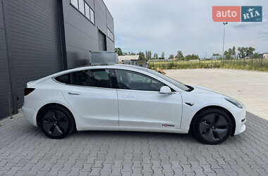 Седан Tesla Model 3 2020 в 