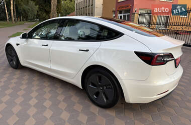 Седан Tesla Model 3 2023 в 