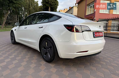 Седан Tesla Model 3 2023 в 