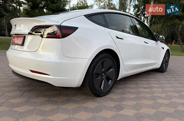Седан Tesla Model 3 2023 в 