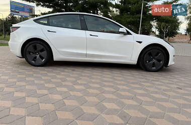 Седан Tesla Model 3 2023 в 
