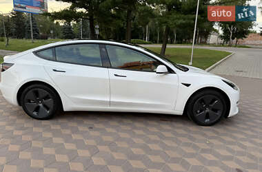 Седан Tesla Model 3 2023 в 