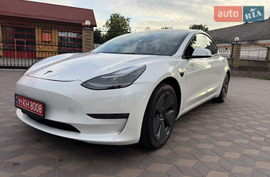Седан Tesla Model 3 2023 в 