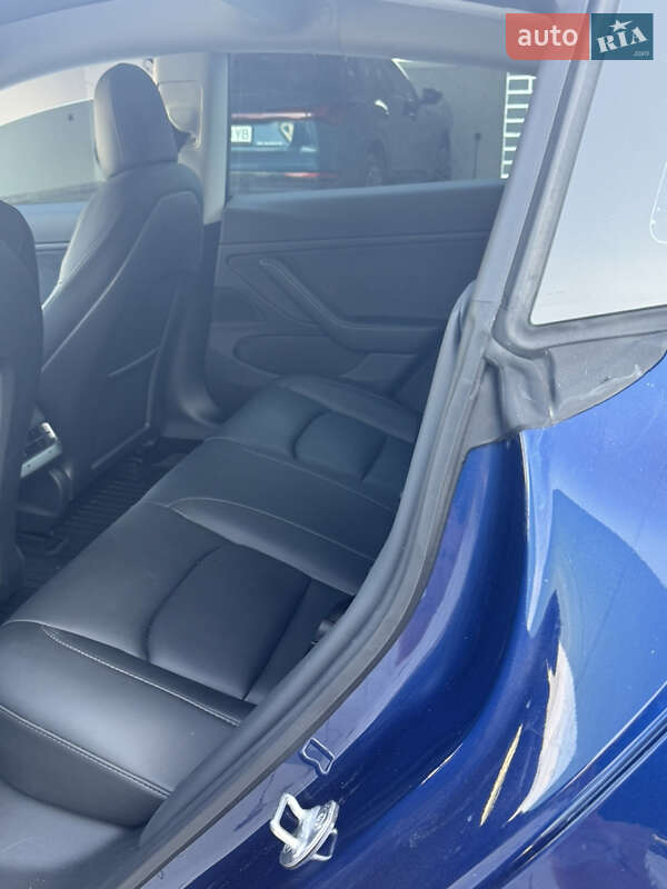 Седан Tesla Model 3 2021 в Львові