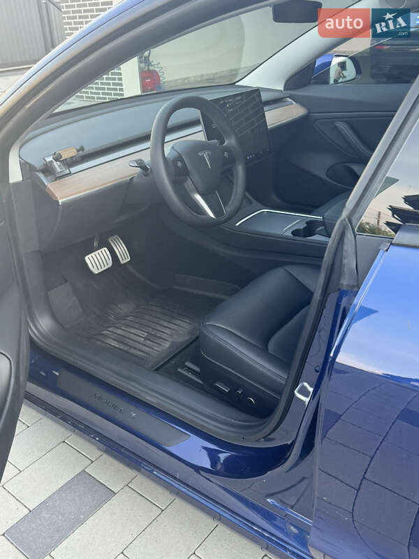Седан Tesla Model 3 2021 в Львові