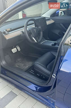 Седан Tesla Model 3 2021 в 