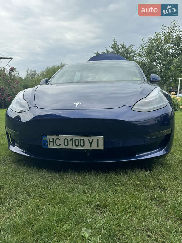Седан Tesla Model 3 2021 в Львові