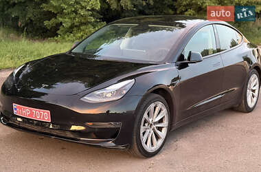 Седан Tesla Model 3 2022 в 