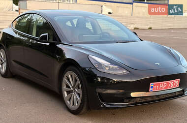 Седан Tesla Model 3 2022 в 