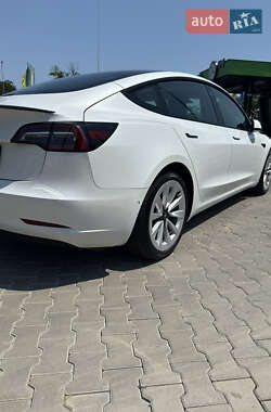 Седан Tesla Model 3 2022 в 