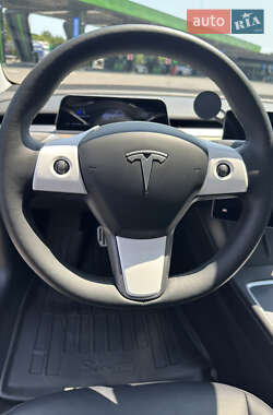 Седан Tesla Model 3 2022 в 