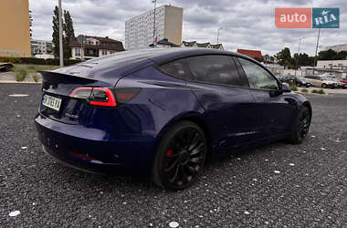 Седан Tesla Model 3 2022 в 