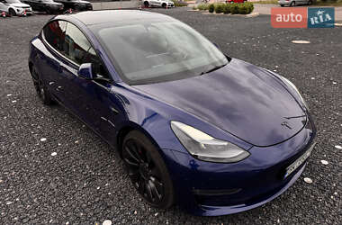 Седан Tesla Model 3 2022 в 