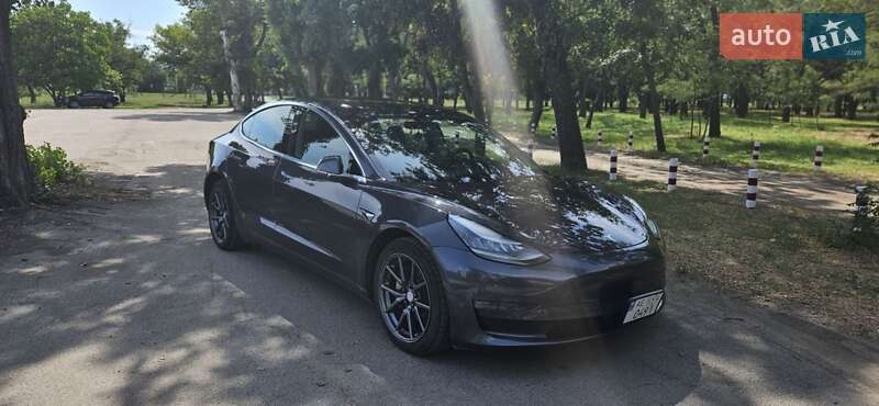 Седан Tesla Model 3 2018 в Павлограді
