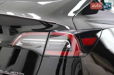 Седан Tesla Model 3 2022 в 