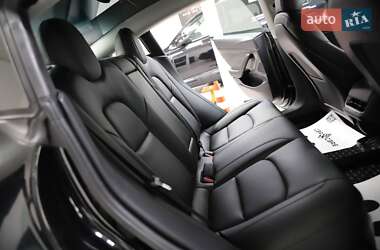 Седан Tesla Model 3 2022 в 
