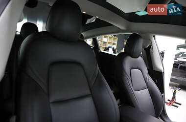 Седан Tesla Model 3 2022 в 