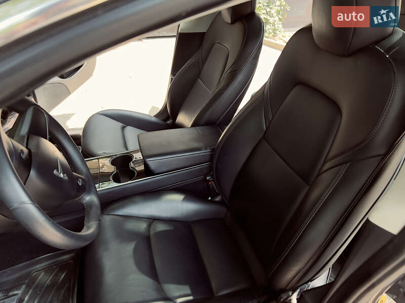 Седан Tesla Model 3 2020 в Николаеве