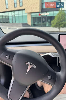 Седан Tesla Model 3 2022 в 