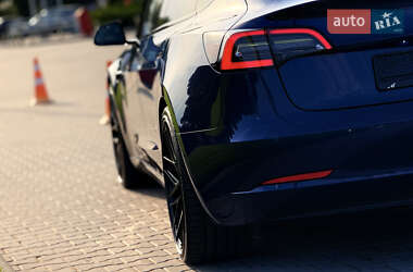 Седан Tesla Model 3 2019 в 