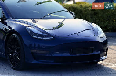Седан Tesla Model 3 2019 в 