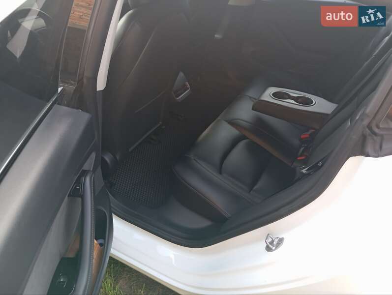 Седан Tesla Model 3 2020 в Хусті фото 2 Седан Tesla Model 3 2020 в Хусті