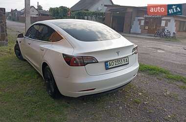 Седан Tesla Model 3 2020 в 