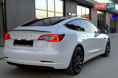 Седан Tesla Model 3 2022 в 